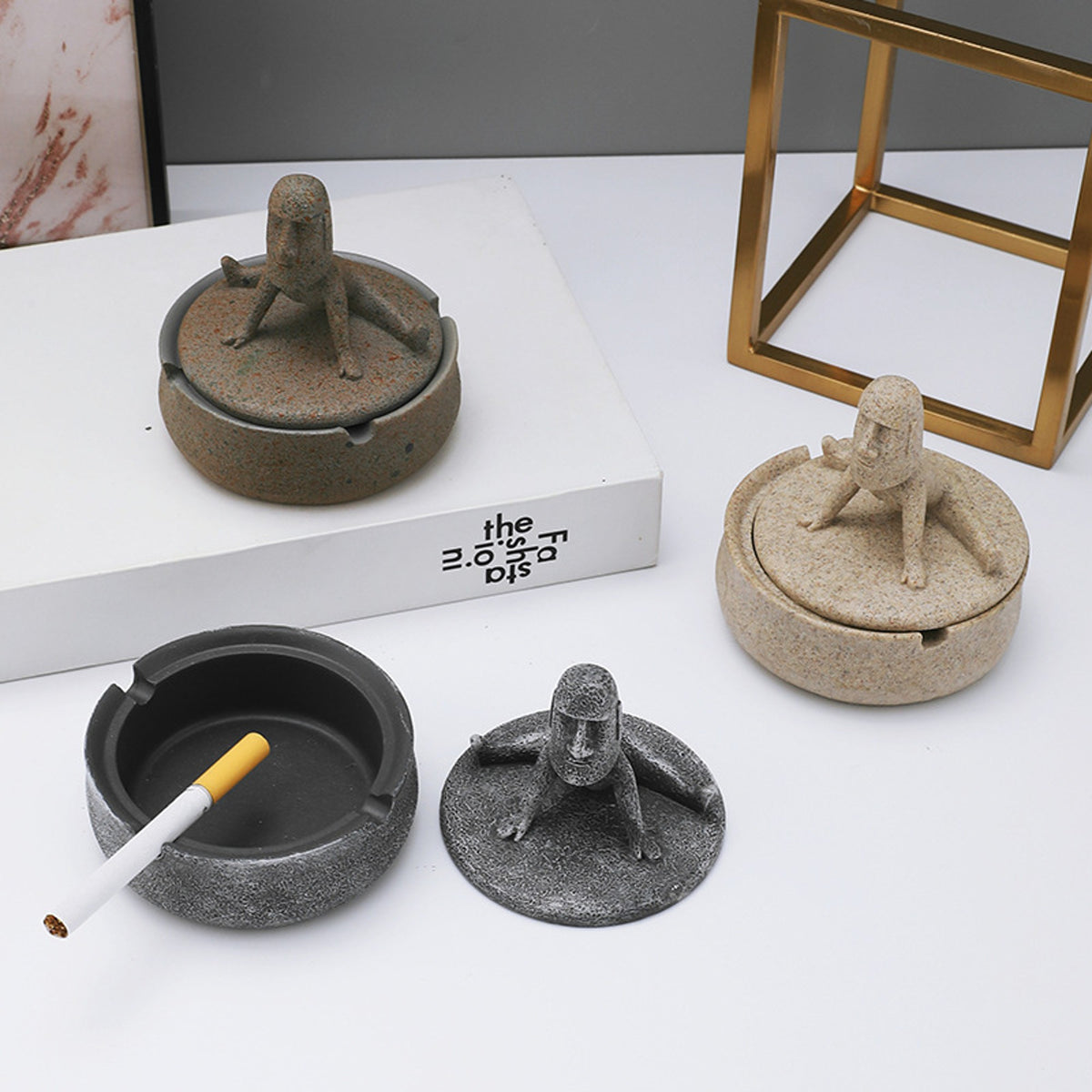 Creative Lidded Ashtray Resin Ash Tray Windproof Small