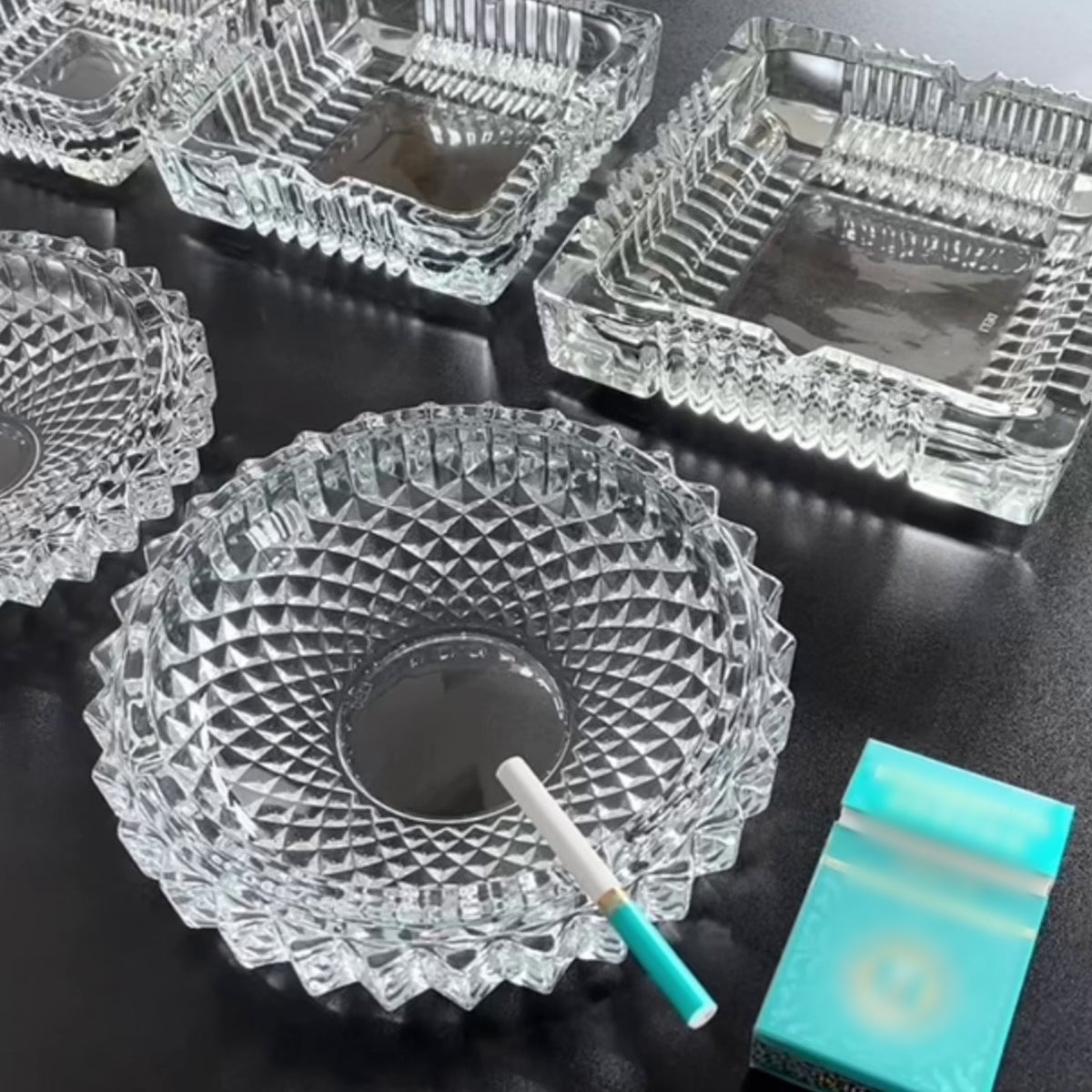 Elegant Glass Ashtray with Diamond Patterns Transparent Ashtray