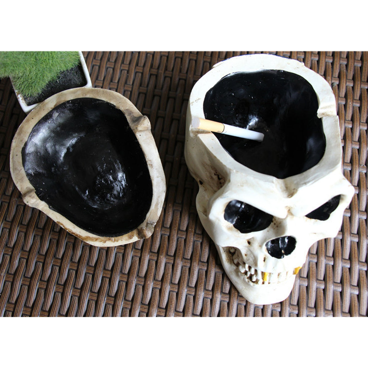 Skull-Ashtray-with-lid-Vintage