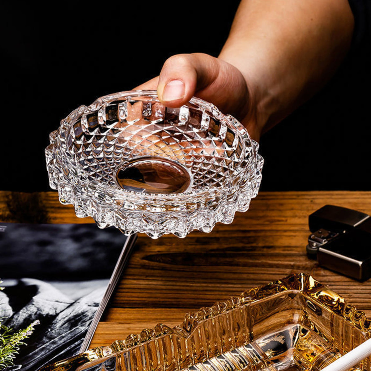 Elegant Glass Ashtray with Diamond Patterns Transparent Ashtray