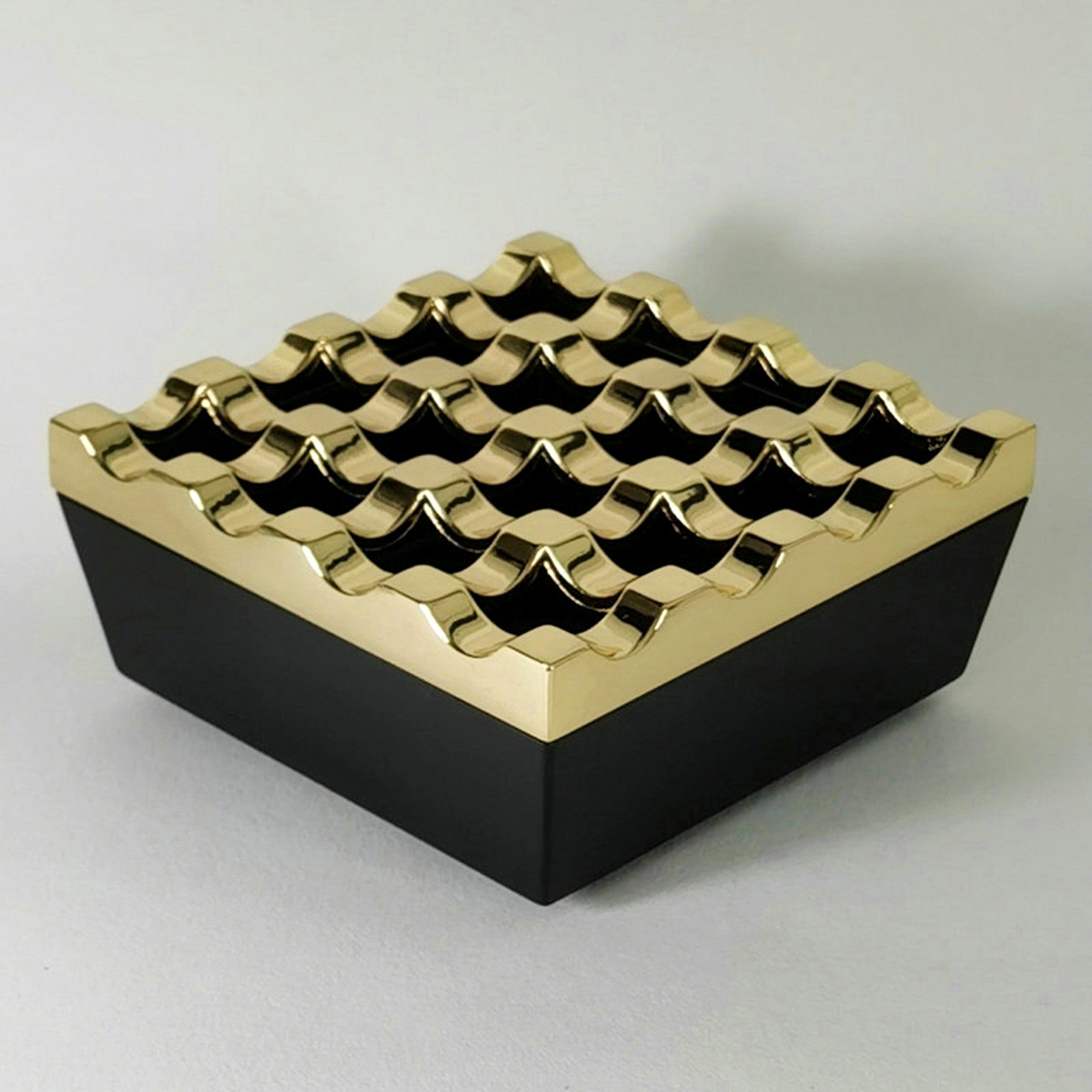 Outdoor Grid Ashtray with Lid (16 or 25 slots) Alloy – Ashtray Planet