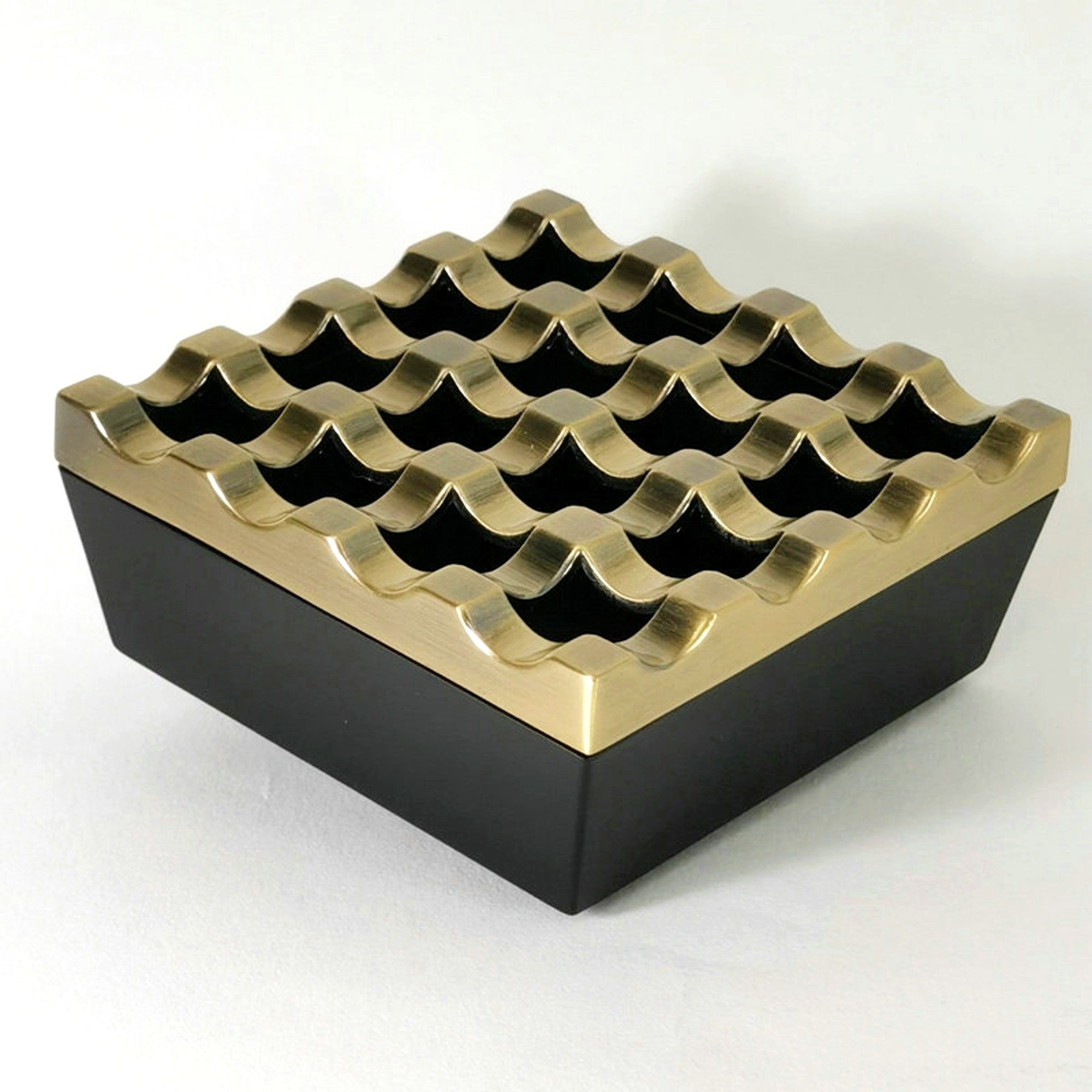 Outdoor Grid Ashtray with Lid (16 or 25 slots) Alloy – Ashtray Planet