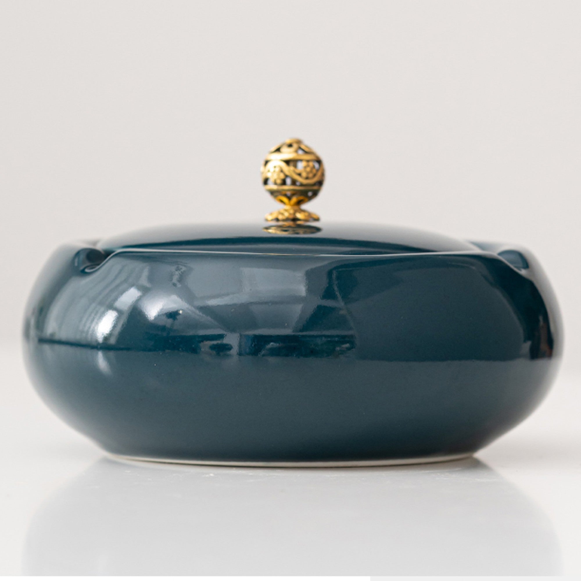 Ceramic Ashtray With Lid – Windproof, Smokeless Design In Yellow. Great For Patio Or Indoor Use.